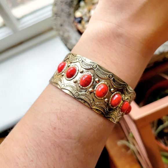 Vintage Bohemian Brass Red Jasper Stone Tribal Native Ornate Boho Cuff Bracelet - Picture 6 of 8